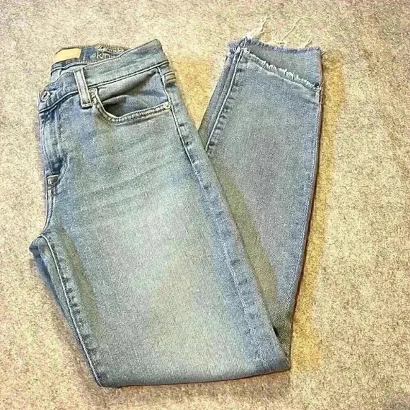 7 For All Mankind Denim - 7 for all Mankind, The Ankle Skinny Lux Vintage.  Unique Ankle Detail!!